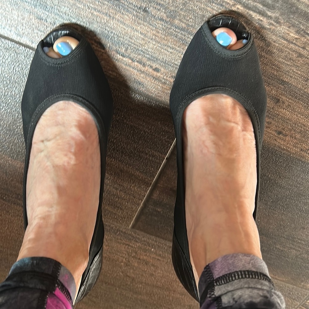 Black Donald Pliner peep toe pumps
